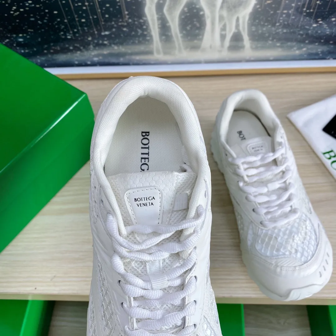 p620🐮🐮High-end version, the original 1:1 couple style new model is on the shelves🔥BV Orbit sneakers Wang Yibo's same style couple's Dad Runner sneakers, made of lightweight technical mesh fabric. Features a geometric patterned rubber outsole. The outsole is made of color-blocked TPU outsole. Size: women’s shoes 35-40, men’s shoes 39-45.